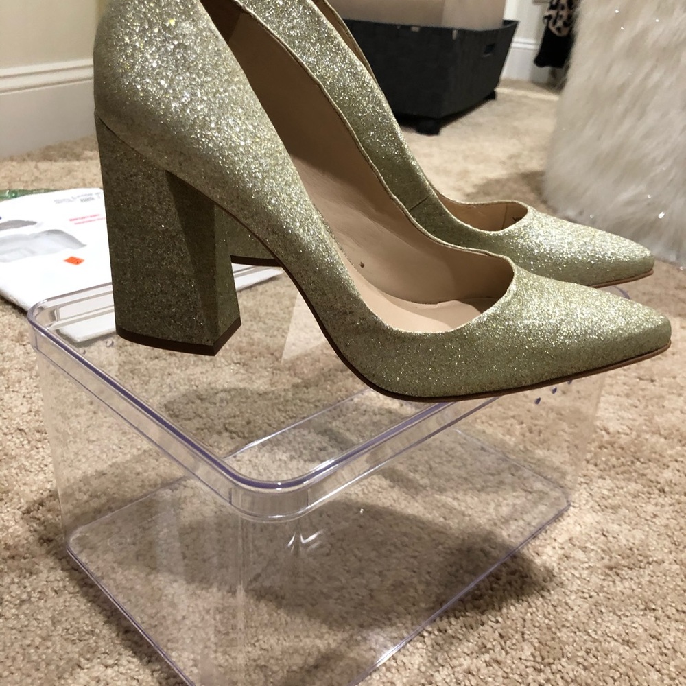 Shoes - Picture 2 of 4